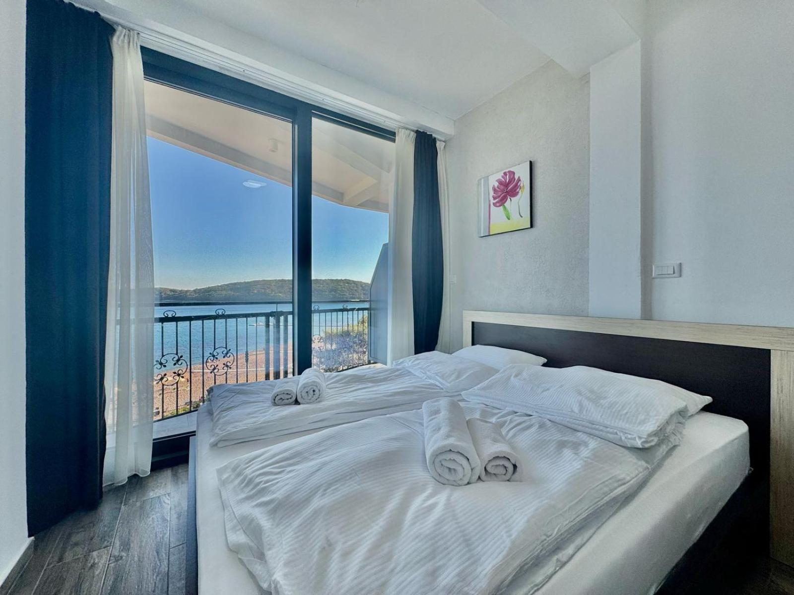 Beachfront Hotel Palma - Jaz Budva Bagian luar foto