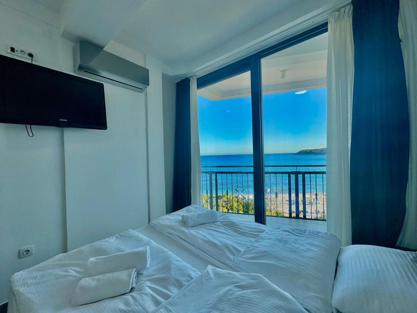 Beachfront Hotel Palma - Jaz Budva Bagian luar foto