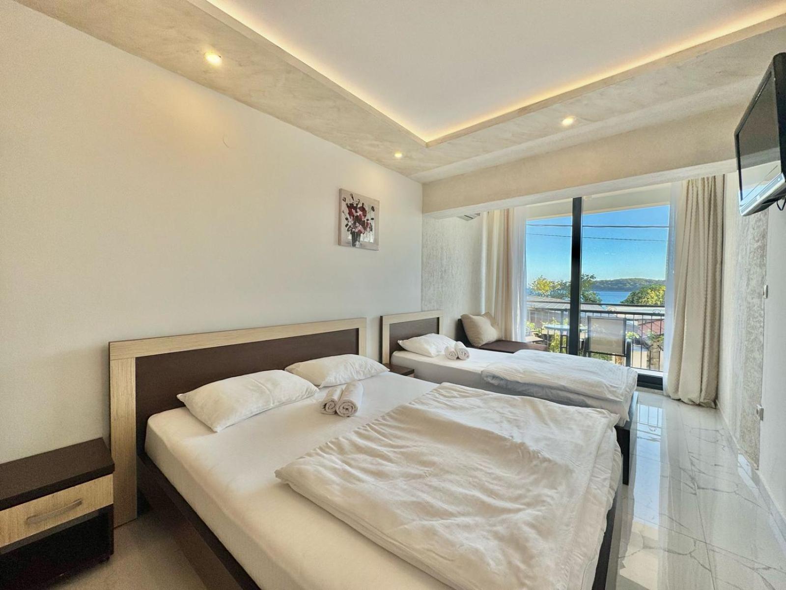 Beachfront Hotel Palma - Jaz Budva Bagian luar foto