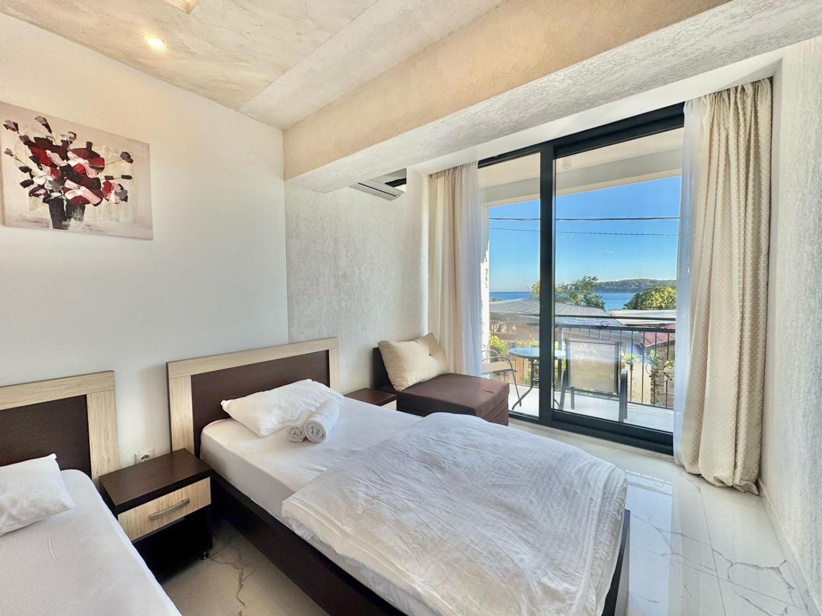 Beachfront Hotel Palma - Jaz Budva Bagian luar foto