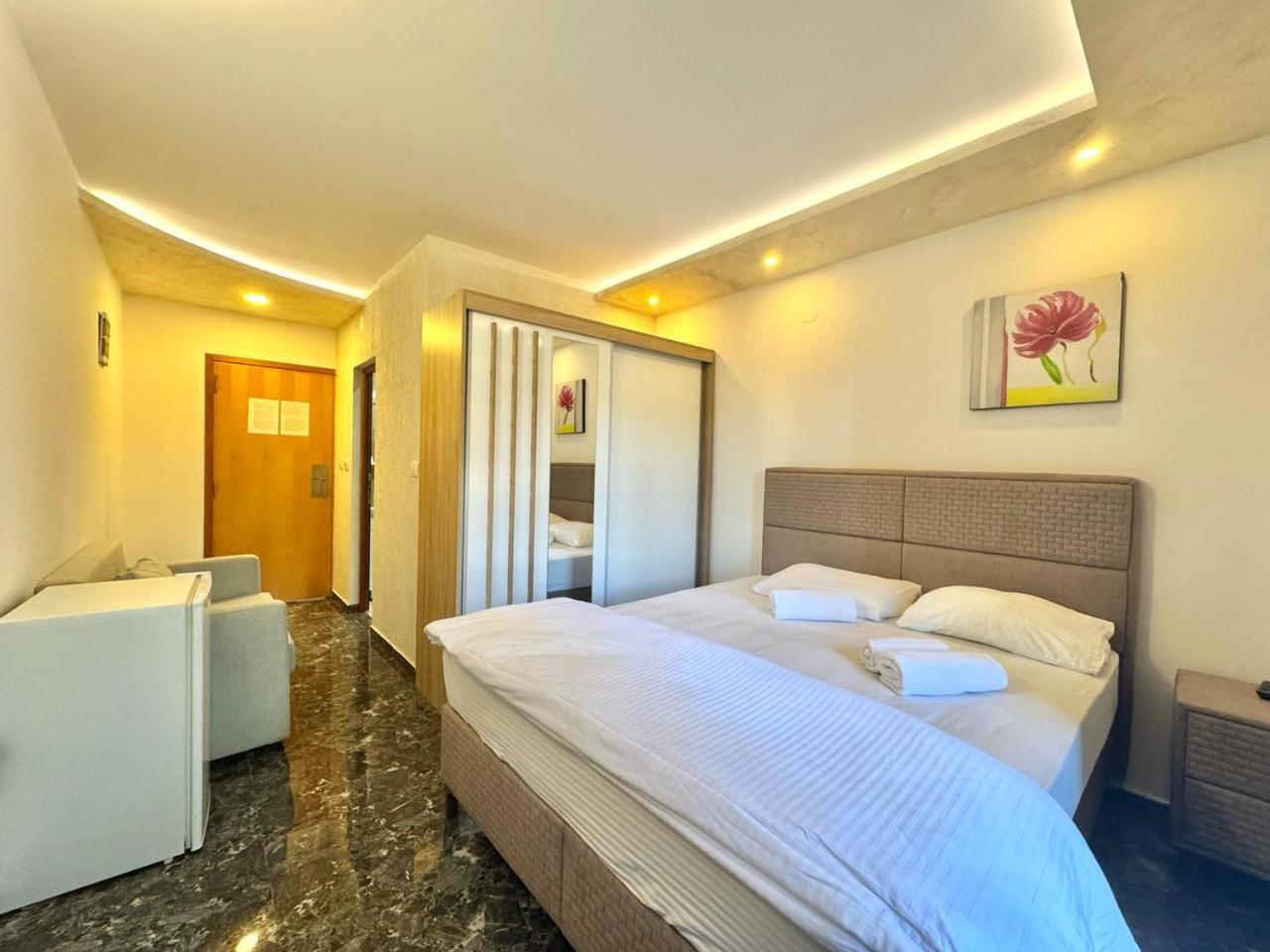 Beachfront Hotel Palma - Jaz Budva Bagian luar foto