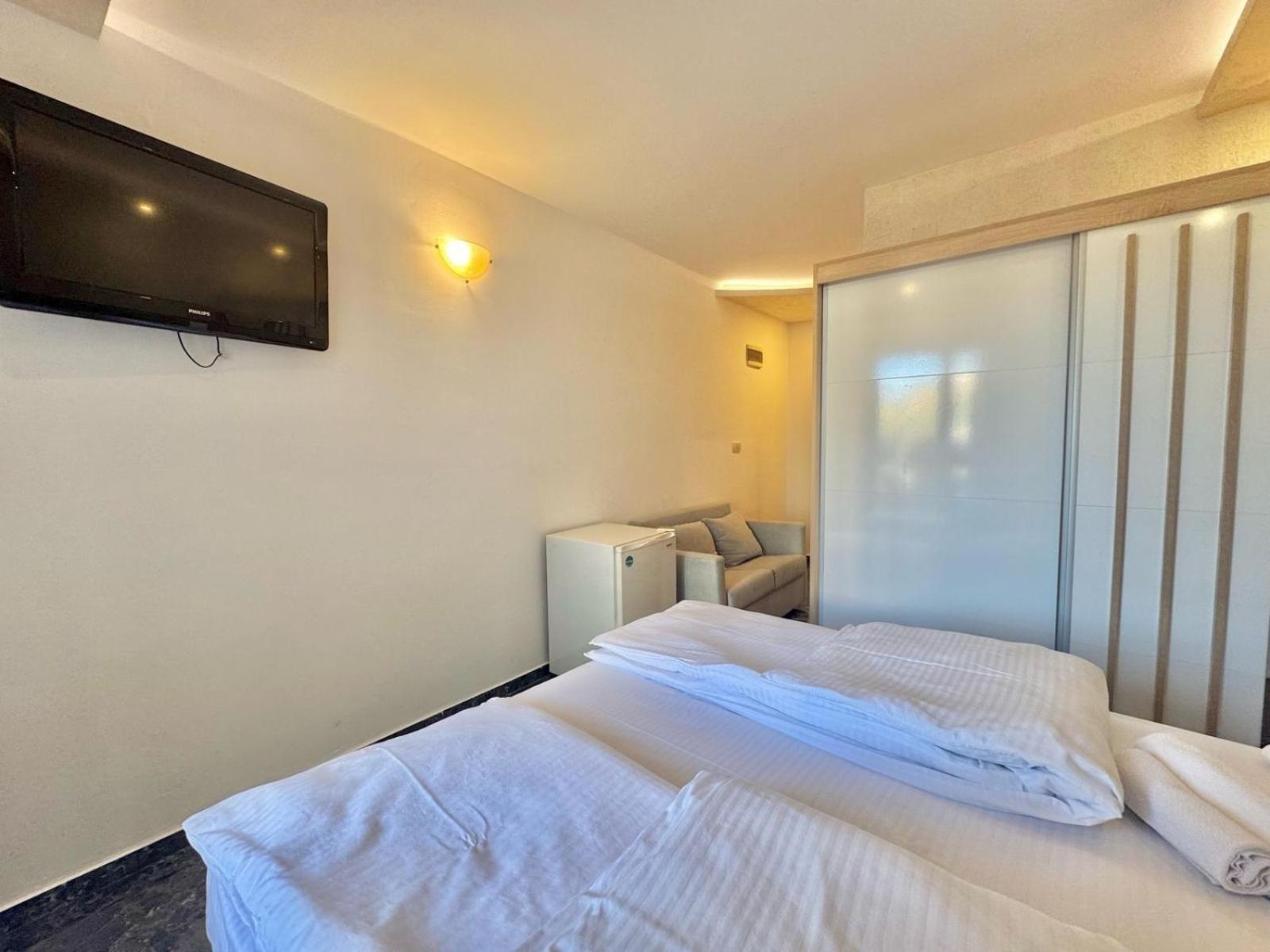 Beachfront Hotel Palma - Jaz Budva Bagian luar foto
